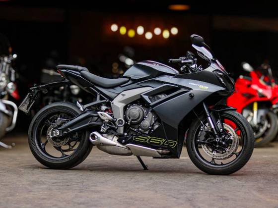 TRIUMPH DAYTONA 660 